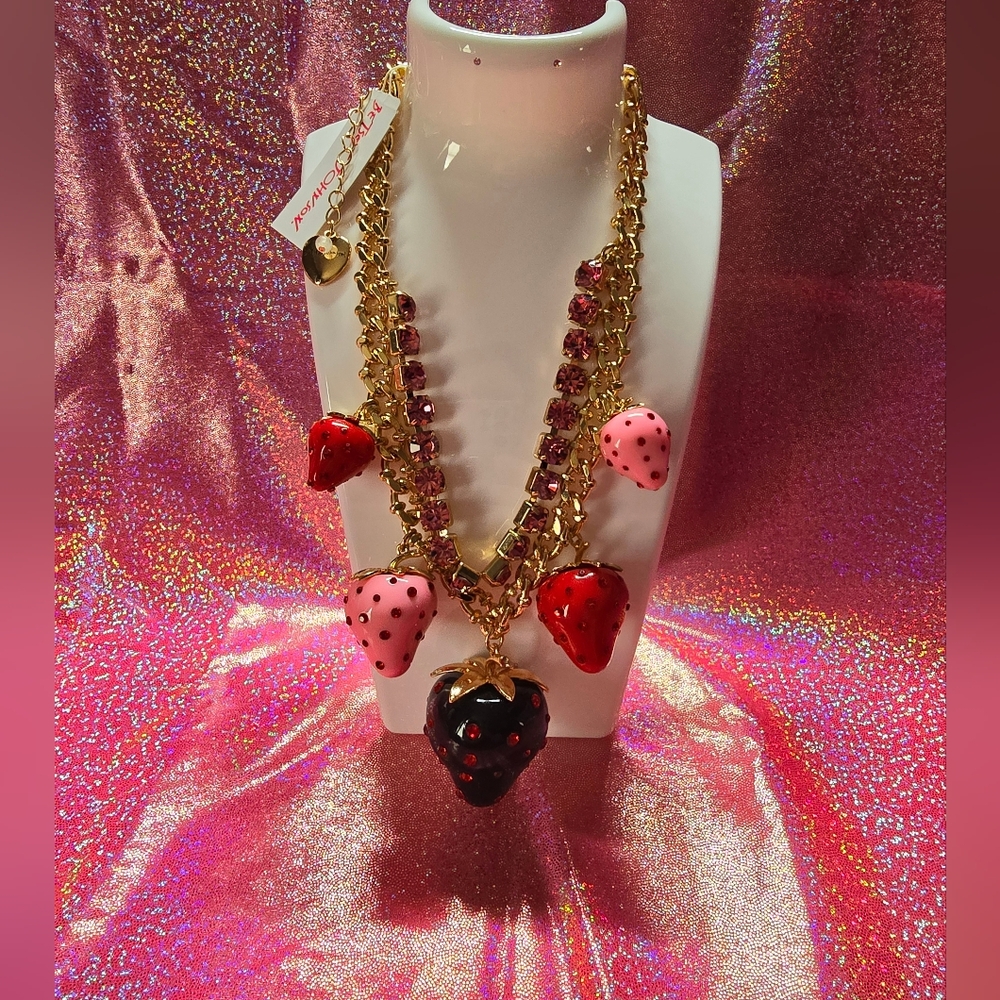 Betsey Johnson Strawberry necklace! - Picture 4 of 10